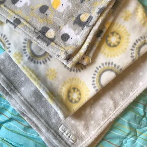 Set of 3 baby blankets